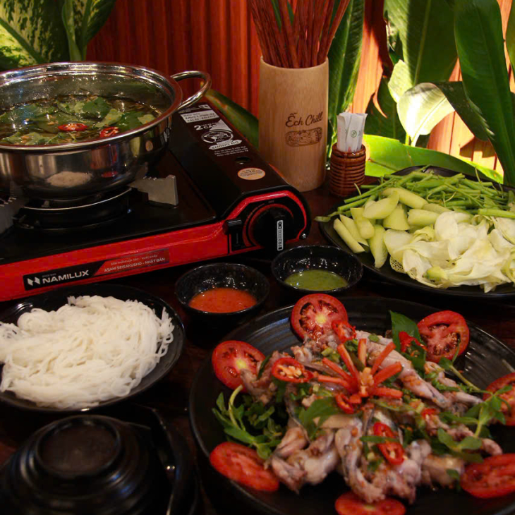 LẨU ẾCH LÁ GIANG