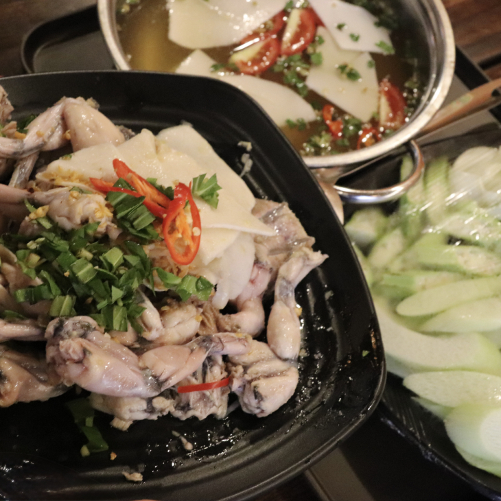 LẨU ẾCH MĂNG CHUA LỚN