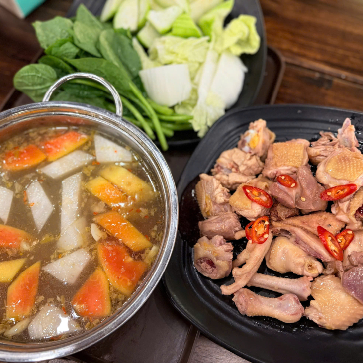 LẨU GÀ HẦM SẢ NGUYÊN CON